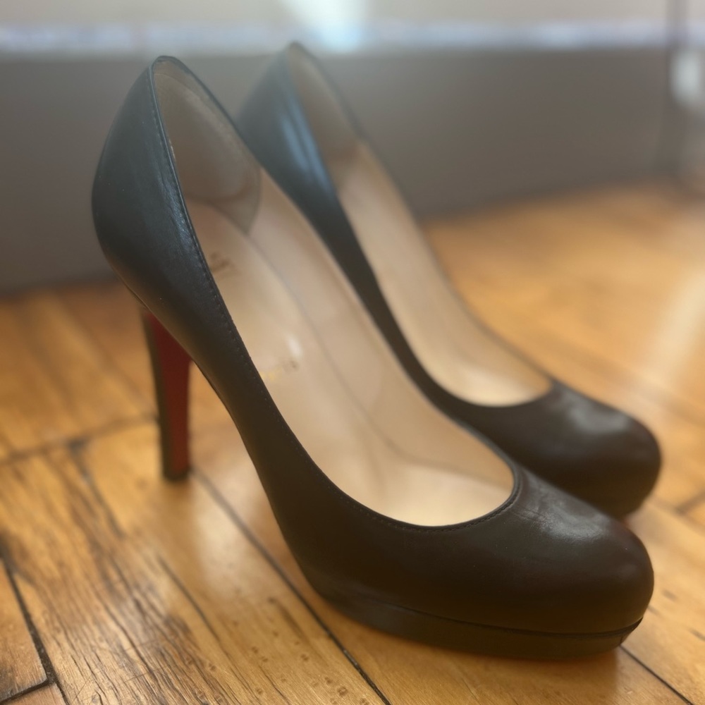 Classic Black Pumps 🥀